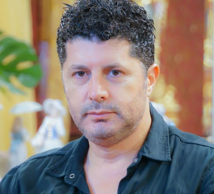 <p>Ali Suat KÜTAHNECİOĞLU</p>
<p>Örgütün Stüdyo denilen evinden sorumlu kişidir. Sempatizan denilen gruptan turnikeye kız kazandırma konusundan sorumludur.</p>