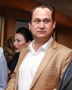 <p>Salih TINAR</p>
<p>Örgütün parasal faaliyetlerini yöneten kardeşlerdendir, silahlıdır. Hileli iflaslar, ailelerden kalan mirasların hile yolu ile ele geçirilmesi, örgütün fon tabir edilen para havuzunun yönetimi, örgüt taşınmazları ile ilgili tasarruflar konusunda karar vericilerdendir.</p>