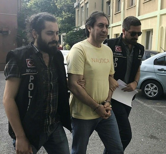 <p>Mehmet Murat DEVELİOĞLU</p>
<p>Kod Adı : Develi. Düzenli olarak Kadilli'deki merkezde nöbet görevini yapar. Avrupa Konutlarında bulunan örgüt evinde ikamet eder.</p>