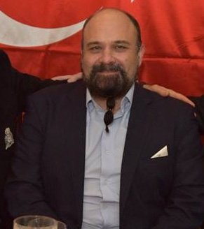 <p>Alkas ÇAKMAK</p>
<p>Kod Adı : Alki. Örgütün yöneticilerindendir. Örgütün yurt dışı lobi faaliyetlerini yönetmektedir. Ukrayna'yı dolandırarak Türkiye'ye kaçmıştır. Ticari faaliyetlerinden elde ettiği gelirleri örgüte aktarır.</p>