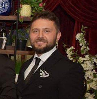<p>Mustafa IŞIK</p>
<p>Kod adı: Giresun Mustafa. Örgüte kız kazandırmakla görevlidir. Silahlı örgüt üyesidir. Ticaretten elde ettiği gelirleri örgüte aktarır. Düzenli olarak Kadilli'deki merkezde Adnan Oktar'ın evinde nöbet görevini yapar.</p>
