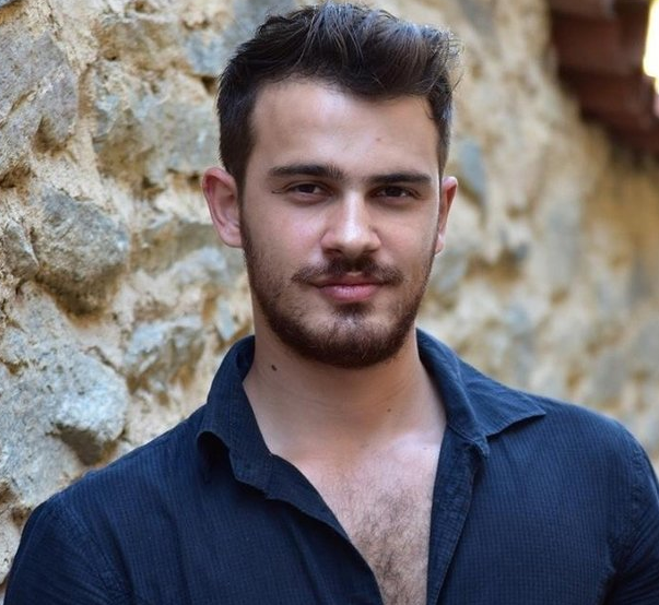 <p>Oğuzhan SEVİNÇ</p>
<p>Örgüte kız getirme konusundan sorumlu üyedir. Düzenli A9 tv canlı yayınlara çıkar.</p>