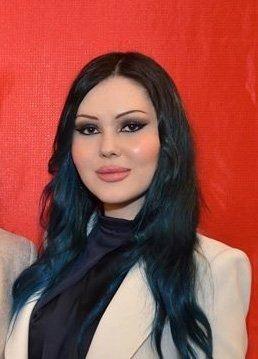 <p>Saliha YAZAROĞLU</p>
<p>Örgütün kızkardeş grubundadır. Örgüt evinde kalır. A9 tv canlı yayınlarına her gün katılır yapar. Adnan Oktar ile uzun zamanlar A9 stüdyoda geçirir.</p>