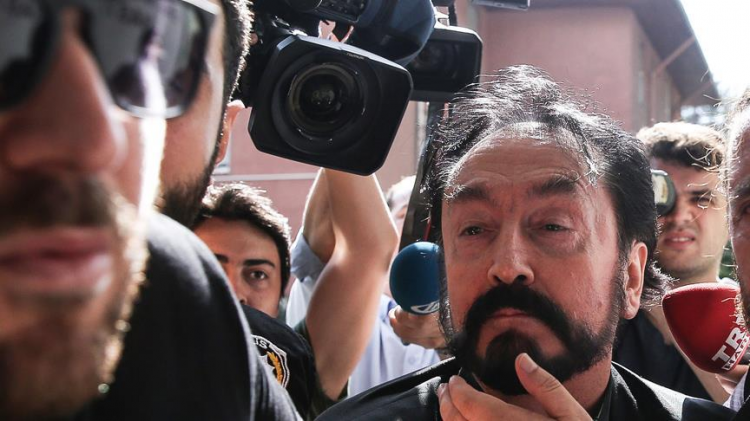 <p>Fatih Mehmet DOĞAN</p>
<p>Adnan Oktar'ın avukatlığını yapar. Noyan Orcan ve Halil Hilmi Müftüoğlu ile bağlantılı faliyet yürütür.</p>
