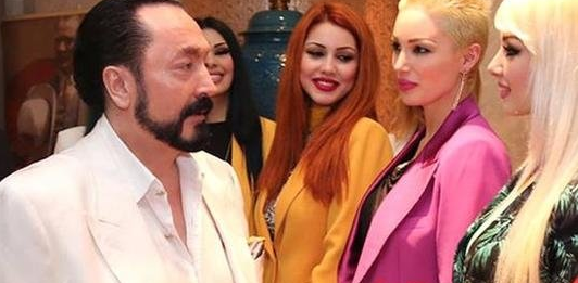 <p>Özlem YÖRÜK TINAR</p>

<p>Örgütün kızkardeş grubundadır. Çalışıp örgüte para getirir. Kız kardeş grubunun masraf ve para işlerini takip eder. Ailesi ile yaşıyor.</p>
