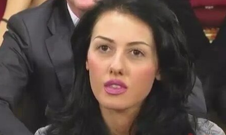 <p>Sibel YILMAZTÜRK</p>

<p>Örgütün kızkardeş grubundadır. Hergün A9 tv yayınlarına çıkar. Canlı yayınlarda seksi danslar eder. Turnike sisteminde kalmıştır.</p>

