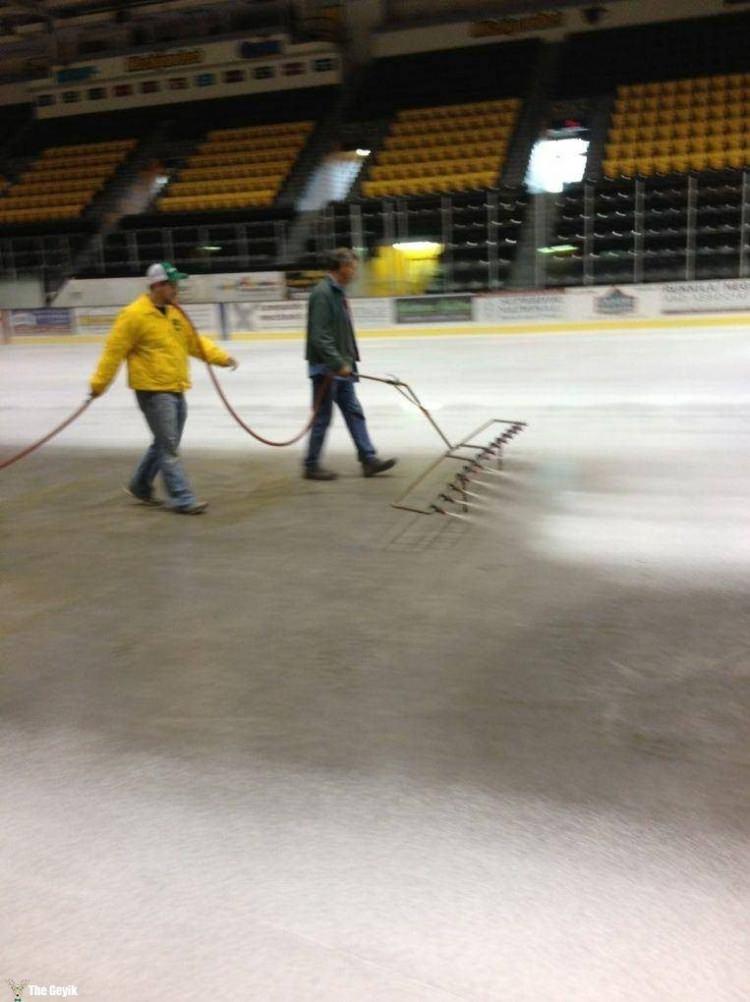 <p><strong>Buz pisti yapımı</strong></p>
