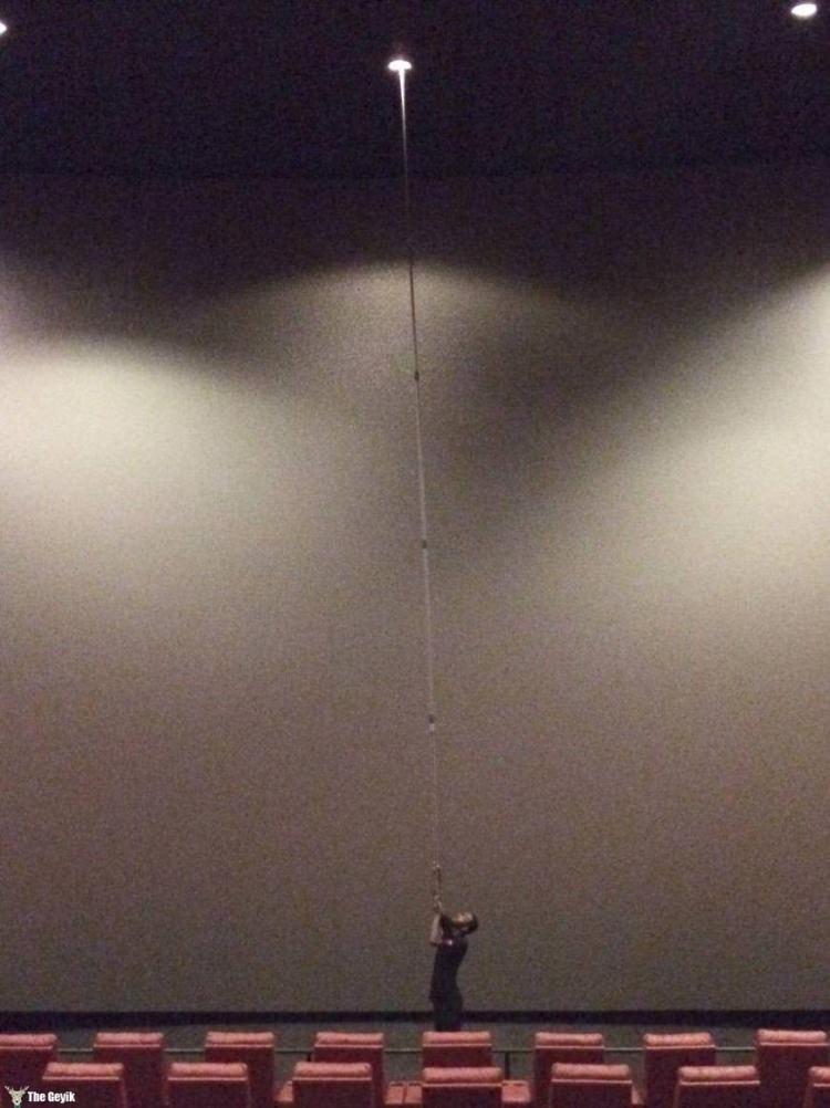 <p><strong>Sinemalardaki spotların değişimi</strong></p>
