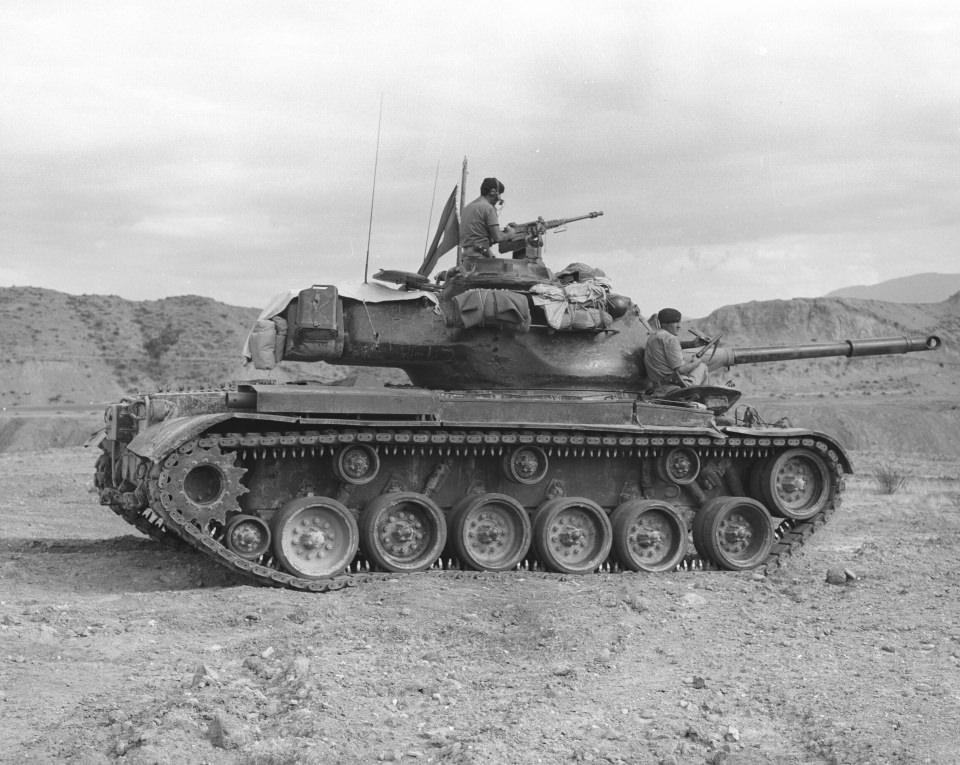 <p>Kıbrıs Barış Harekatı sırasında 20 Temmuz 1974'de bir M 47 tankı ve mürettebatı. </p> 