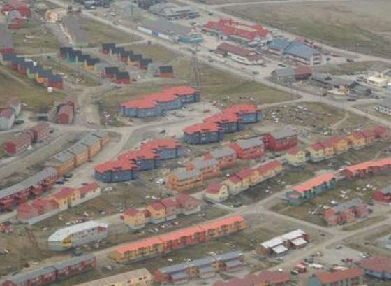 <p>Soğuk hava y&uuml;z&uuml;nden deformasyona uğramayan cesetler halkı salgın tehlikesi ile baş başa bırakıyordu. Bu sebeple bilim adamları burada defin işlemi ger&ccedil;ekleştirmeyi yasaklamış durumda.</p>
