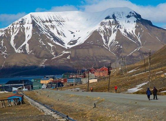 <p>Yaşlılar i&ccedil;in huzurevi yok ama anaokulu var Longyarbyen kasabasının.</p>
