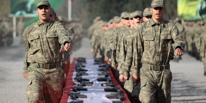 <p>Çıkartılan kanuna göre, 31 Aralık 2011 tarihi itibariyle 30 yaşından gün alanlar, 30 bin TL karşılığında bedelli askerliğe hak kazanacak ve 21 gün temel askerlik hizmetinden muaf tutulacak.</p>
<p> </p>