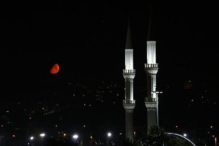 <p>İstanbul'un &Uuml;sk&uuml;dar il&ccedil;esinde bulunan Ahmet &Ccedil;elebi Camisi ve minarelerinin &ccedil;evresinde g&uuml;zel g&ouml;r&uuml;nt&uuml;ler oluşturdu.&nbsp;</p>

<p>&nbsp;</p>
