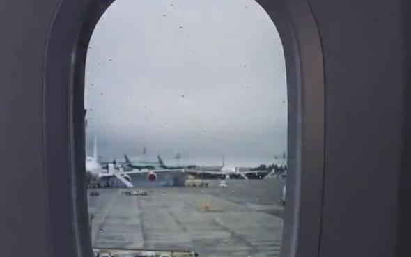 <p>U&ccedil;ağın pencereleri diğer u&ccedil;aklara kıyasla daha b&uuml;y&uuml;k...</p>
