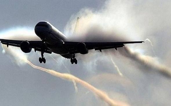 <p>T&uuml;rbulans konusu u&ccedil;aklarda en &ccedil;ok merak edilen konudur. T&uuml;rbulans sanıldığı gibi u&ccedil;ağın d&uuml;şmesine neden olmaz fakat t&uuml;rb&uuml;lans sırasında kemerin bağlı olmaması, şiddetli sarsıntı y&uuml;z&uuml;nden &ouml;l&uuml;mlere neden olabilir. Ayrıca havadaki karbondioksit oranı arttığından t&uuml;rbulanslar her ge&ccedil;en g&uuml;n daha fazla şiddetleniyor.</p>
