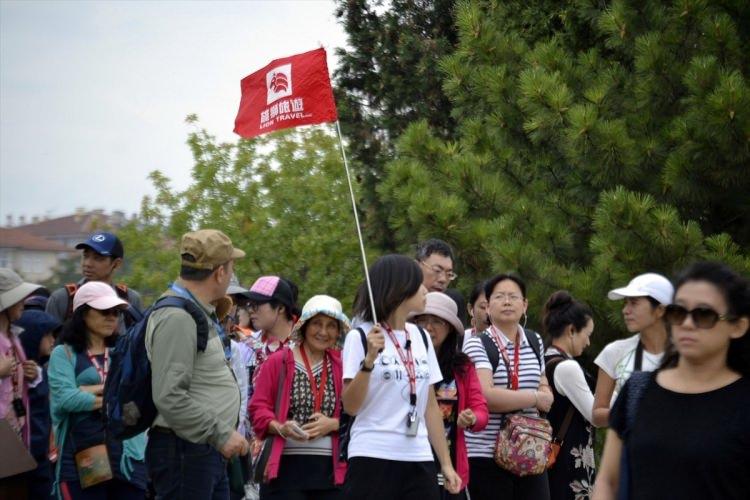 <p>Safranbolu'nun önemli bir turizm merkezi olduğunu ifade eden Ürkmezer, "Biz Safranbolu'ya gelen yerli ve yabancı turistlerin burada en az 2-3 gün konaklamalarını istiyoruz. Bunun içinde çeşitli çalışmalar yürütüyoruz. Safranbolu, kültür turizminin yanında Mencilis Mağarası, kanyonları ve doğasıyla da önemli bir destinasyon." diye konuştu.</p>