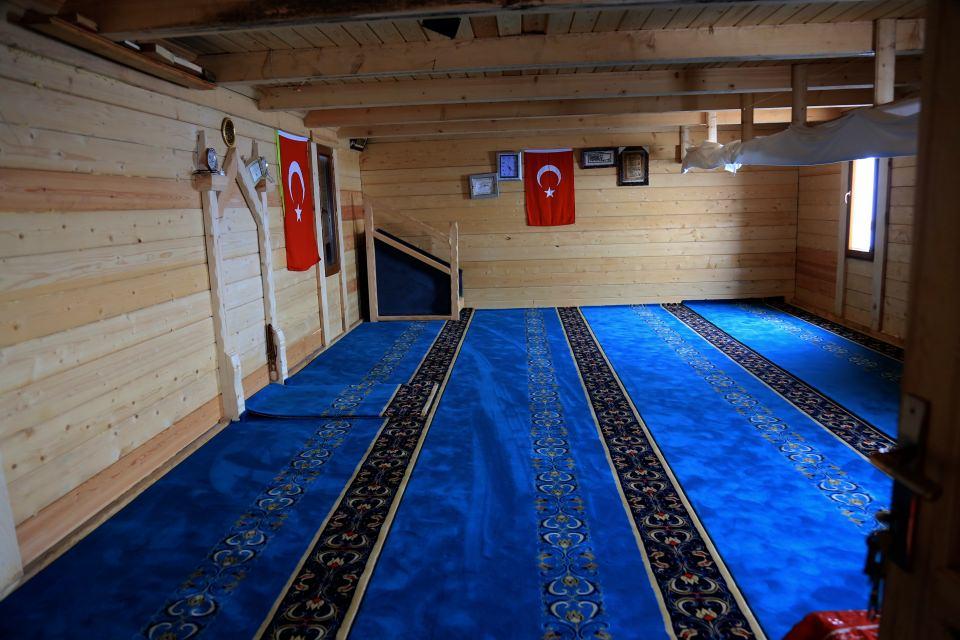 <p>Nurten Balcı da bölgeyi ikinci kez ziyarete geldiğini, ilk gelişinde patika yollarda yürürken eşine kendisini buraya çıkardığı için kızdığını ancak bölgeden çok etkilendiği için artık her yıl gelmek istediğini vurguladı.</p>

<p> </p>
