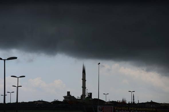 <p>İşte İstanbul'dan yağmur manzaraları...</p>
<p> </p>