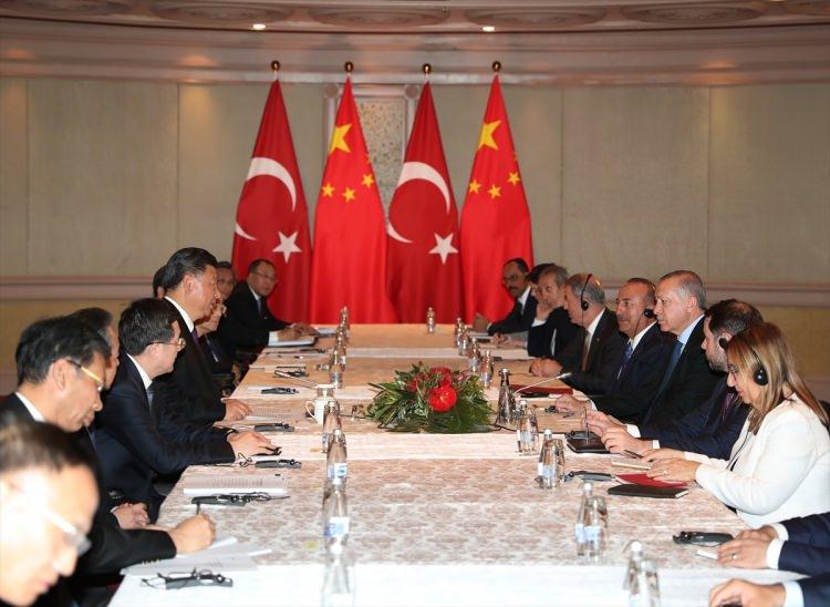 <p>Başkan Erdoğan, Güney Afrika'da düzenlenen 10. Brezilya-Rusya-Hindistan-Çin-Güney Afrika (BRICS) Zirvesi'ne 'Özel Konuk' olarak davet edildi.</p>
