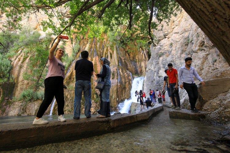 <p>Kayseri'de 10 yıldır turizm rehberliği yapan Gökhan Koç ise doğa turizmi için Doğu Karadeniz'i tercih ederken bölgeyi keşfettikten sonra turları bu yöreye yönlendirmeye başladıklarını anlattı.</p>
