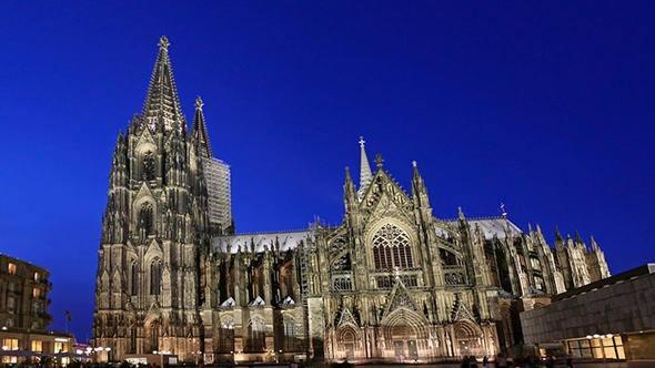<p><strong>18.K&ouml;ln Katedrali</strong><br />
<br />
Bulunduğu yer: K&ouml;ln, Almanya</p>
