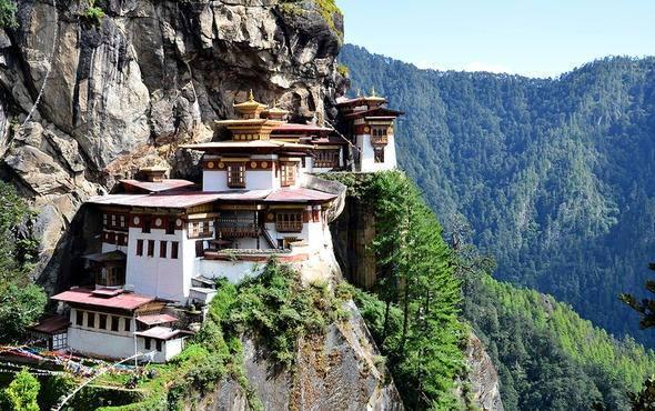 <p><strong>22.Paro Taktsang</strong><br />
<br />
Bulunduğu yer:Paro B&ouml;lgesi, Butan</p>
