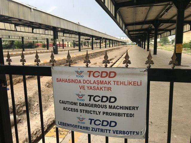<p>Sadece rayların altında degil, 300 dönümlük bir alan içinde farklı noktalarda buluntular olduğu kaydedildi.</p>