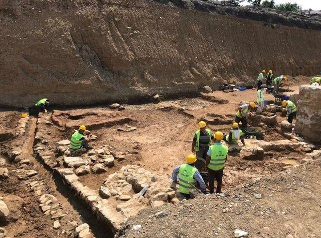 <p>Çalışmaların sonunda garın onaylı projeye uygun olarak aslına uygun hale getirilmesi hedefleniyor.</p>