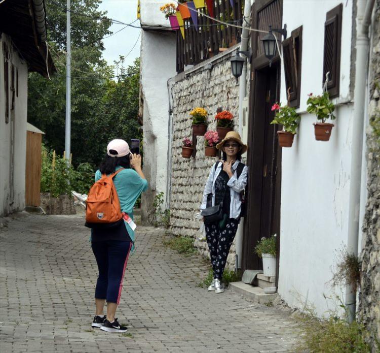 <p>Safranbolu'ya yılın ilk yarısında 56 ülkeden turist gelirken, 28 ülkeden ise hiç turist gelmedi.</p>
