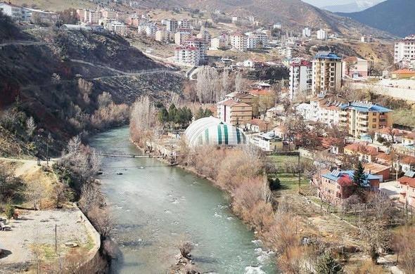 <p><strong>Şehir:</strong> Bitlis <br />
<br />
<strong>Yabancı sayısı:</strong> 150<br />
<br />
<strong>Şehir: </strong>Tunceli <br />
<br />
<strong>Yabancı sayısı:</strong> 164</p>

