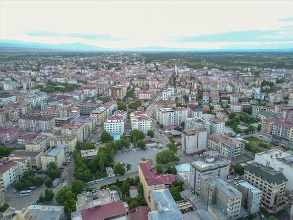 <p><strong>Şehir: </strong>Iğdır <br />
<br />
<strong>Yabancı sayısı:</strong> 564<br />
<br />
<strong>Şehir:</strong> Şırnak <br />
<br />
<strong>Yabancı sayısı:</strong> 644</p>