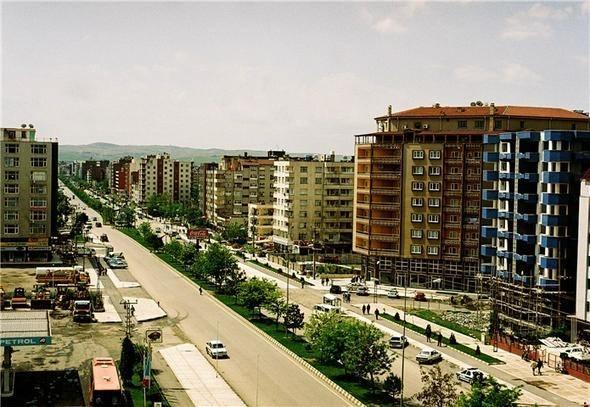 <p><strong>Şehir:</strong> Ağrı <br />
<br />
<strong>Yabancı sayısı:</strong> 708<br />
<br />
<strong>Şehir:</strong> Batman <br />
<br />
<strong>Yabancı sayısı:</strong> 765</p>