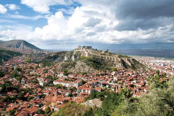 <p><strong>Şehir:</strong> Kütahya <br />
<br />
<strong>Yabancı sayısı:</strong> 8 bin 487<br />
<br />
<strong>Şehir:</strong> Kırşehir <br />
<br />
<strong>Yabancı sayısı:</strong> 8 bin 829</p>
