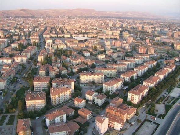 <p><strong>Şehir:</strong> Aksaray <br />
<br />
<strong>Yabancı sayısı: </strong>10 bin 480<br />
<br />
<strong>Şehir:</strong> Çorum <br />
<br />
<strong>Yabancı sayısı: </strong>11 bin 954</p>