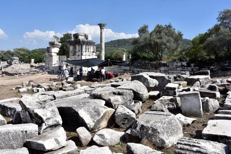 <p>Stratonikeia'nın, Anadolu'da tapınak ve tiyatro ilişkisinin en iyi görüldüğü yerlerden biri olduğunu da vurgulayan Söğüt, şöyle konuştu: </p>
