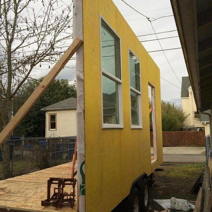 <p>&Ouml;ncesinde 3+1 ev i&ccedil;in 1500 lira kira &ouml;deyen Michelle, yaptığı değişiklikle aylık gideri 70 dolara mal olan bir evde yaşamaya başladı. Bu &uuml;crete elektrik, su ve internet harcamaları da dahil.</p>

<p>&nbsp;</p>
