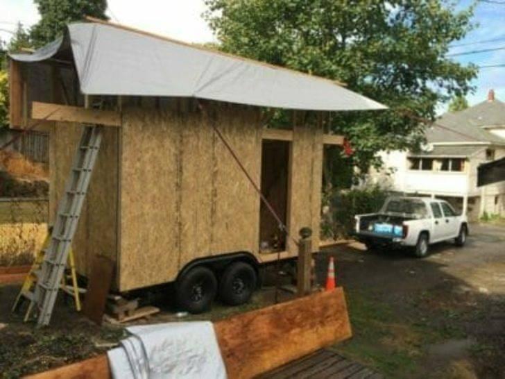 <p>Sanırız bu evin en g&uuml;zel yanlarından biri ise canınız sıkıldığı zaman yolculuğa &ccedil;ıktığınızda evinizi de yanınızda g&ouml;t&uuml;rebiliyor oluşunuz.</p>

<p>&nbsp;</p>
