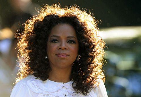 <p>20. yüzyılın en zengin siyahi Amerikalı kadını olarak gösterilen Oprah Winfrey, evine olan düşkünlüğü ile biliniyor. Winfrey'in Orcas Adası'ndaki milyon dolarlık malikanesi masallardaki evleri gölgede bırakıyor!</p>

