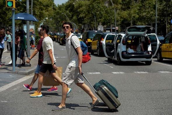 <p>Saldırının ardından Uber ve Cabify, Barselona'daki hizmetlerini geçici olarak askıya almıştı.</p>