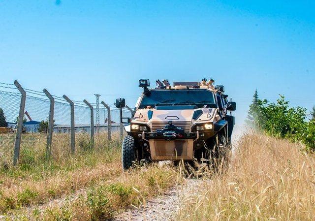 <p>Temel aracın şekillenmesiyle sahada performansını göstermeye başlayan Yörük, mobilite, kalifikasyon, patlatma testlerine tabi tutulacak. Yörük daha sonra ilk müşterisi olan Katar'ın yolunu tutacak ve testlere burada devam edilecek.</p>
