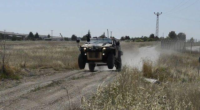 <p>Yörük 4x4’ün bu konudaki bir diğer avantajını ise zırh plakalarının Nurol Makina’nın kardeş şirketi Nurol Teknoloji tarafından geliştirilmesi oluşturuyor. İki firma arasındaki yakınlık, araca özel plakaların hızlı şekilde üretilmesini sağlıyor.</p>
