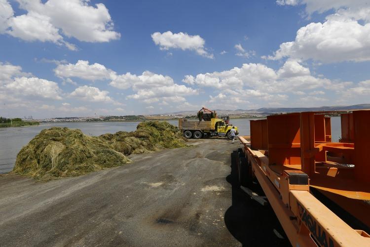 <p>Çevre ve Şehircilik Bakanlığı yetkililerinden alınan bilgiye göre, protokolü 15 Temmuz 2016'da yapılan ve uygulanmasına geçen yıl başlanan proje, çevre ve doğal yaşamın korunması için azami hassasiyetle sürdürülüyor.</p>
