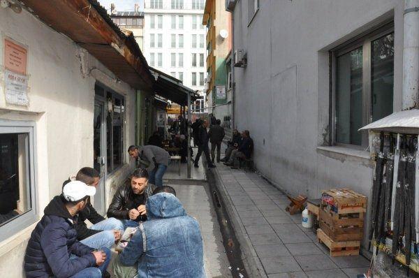 <p>Çay Keyfi Sokağı'nın önceki ve şimdiki halini de paylaşan İçişleri Bakanı; "Virane bir halde olan Çay Keyfi Sokağı'nın önceki ve şuanki hali. Emeği geçen tüm çalışma arkadaşlarımı kutluyorum." ifadelerine yer verdi.</p>