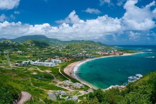 <p>Saint Kitts (Saint Christopher) ve Nevis Adaları<br />
<br />
180 günde 90 günü aşmayacak şekilde vizesiz.</p>
