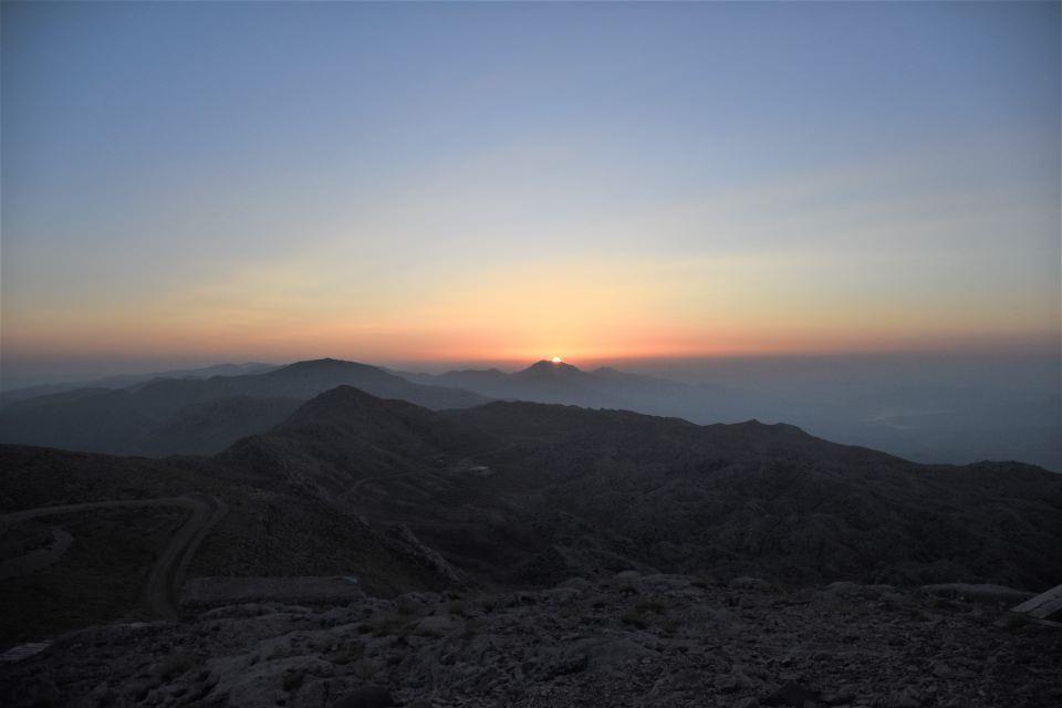 <p>Adıyaman'ın Kahta ilçesi sınırlarındaki "güneşin doğuşunun ve batışının en güzel izlendiği yer" olarak bilinen UNESCO Dünya Miras Listesi'ndeki Nemrut Dağı'na ilgi giderek artıyor. </p>
