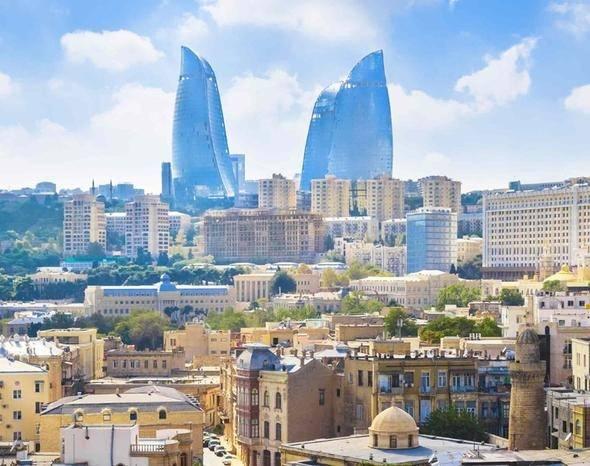 <p>Azerbaycan<br />
<br />
Kapıda vize ve Online vize uygulamaları var.Havalimanlarında 10 ABD Doları karşılığında 60 günlük vize alınabiliyor. Azerbaycan E-vize sitesi üzerinden online vize başvurusu 20 ABD Doları karşılığında yapılabiliyor.</p>