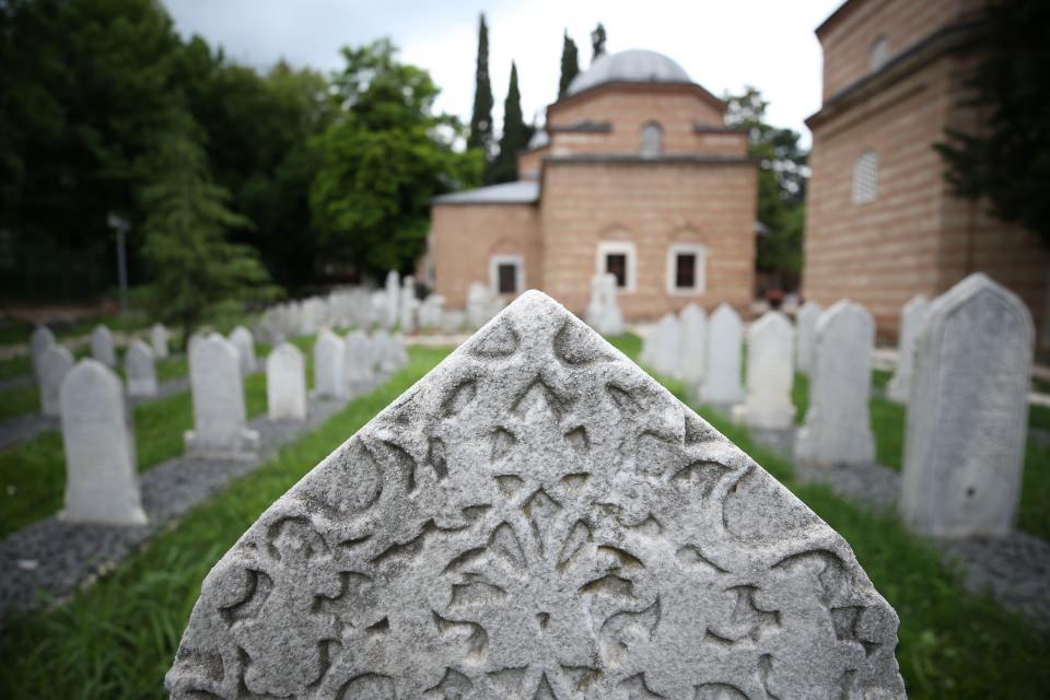 <p>Söz konusu bileşenler arasında yer alan, Orhan Bey tarafından yapımına 1339 yılında başlanan ve bir yılda tamamlanan Orhangazi Külliyesi, cami, medrese, mektep, imaret hamam ve Emir Han yapılarından meydana geliyor.</p>

<p> </p>
