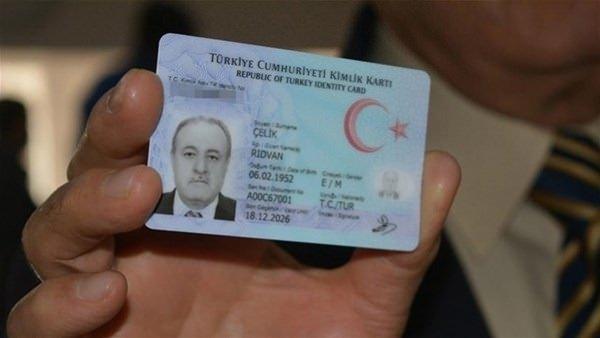 <p>T.C. Kimlik Kartı, vatandaşa ait nüfus ve fotoğraf bilgilerinin önyüzünde ve arkayüzünde bulundurması ile kolay, hızlı ve güvenli görsel kullanım sağlamaktadır.</p>
<p> </p>