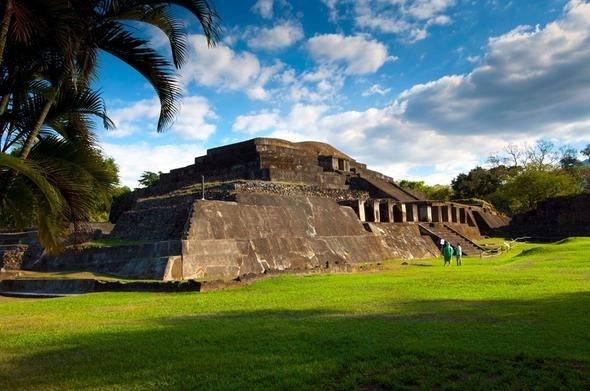 <p>El Salvador<br />
<br />
90 gün vizesiz.</p>