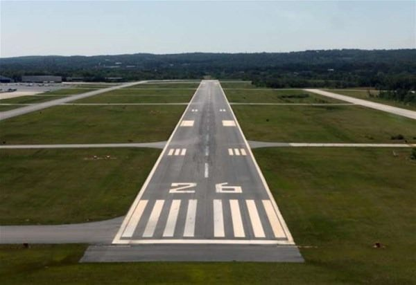 <p>Numaralar pistin bulunduğu bölgedeki manyetik konuma karşılık gelir.  Pilotlarda buna göre iniş yaparlar. </p>
